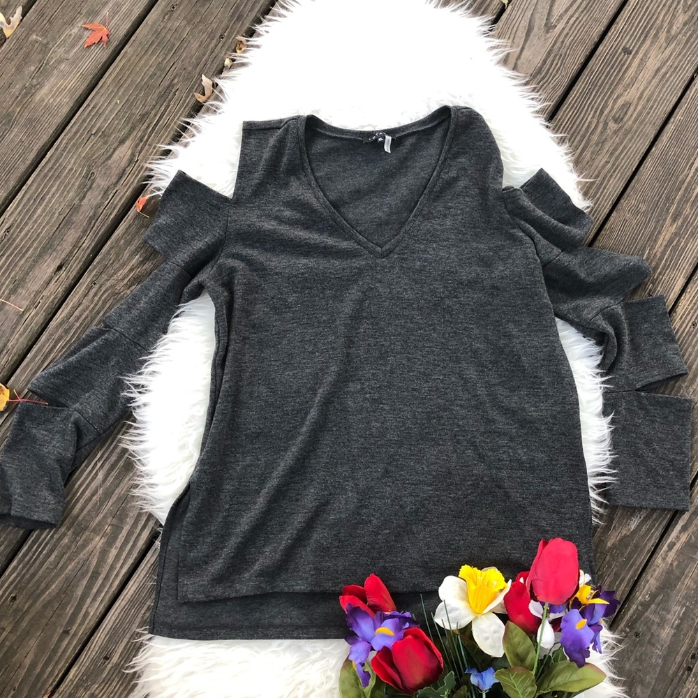 🌺EUC cut off arm sleeve sweater🌺
